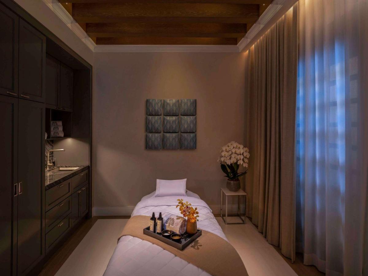 Raffles Khách sạn 5*
